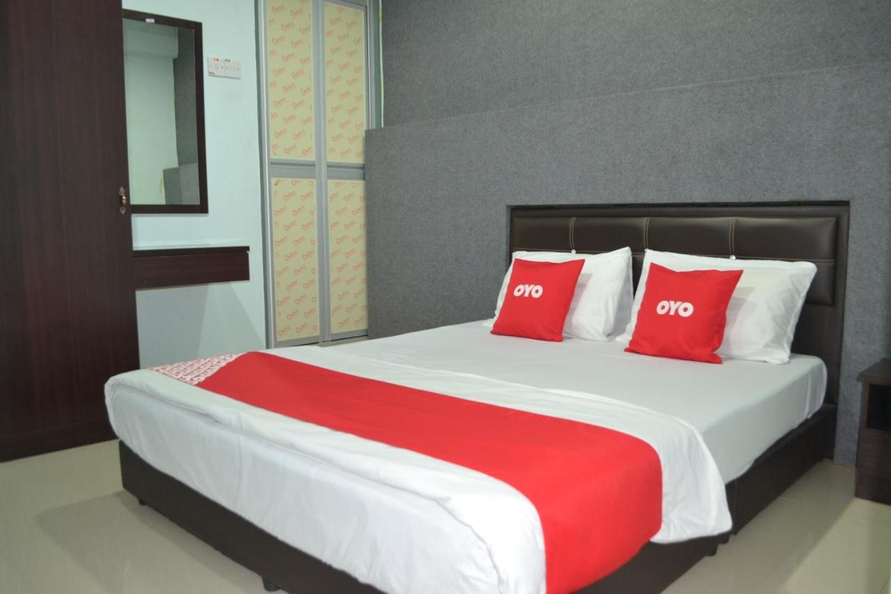 Oyo 89737 Hotel Tishoa Kampong Batu Tiga Экстерьер фото