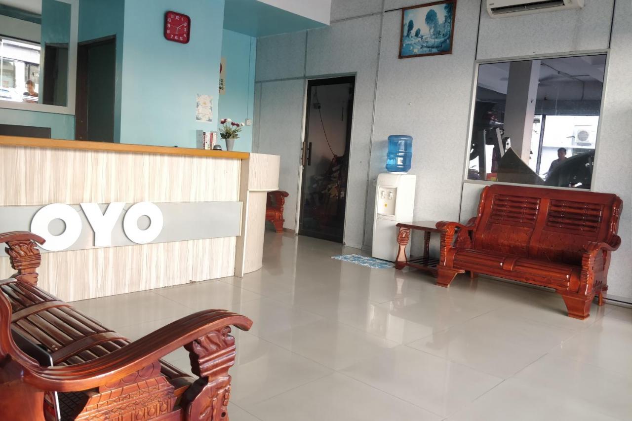 Oyo 89737 Hotel Tishoa Kampong Batu Tiga Экстерьер фото