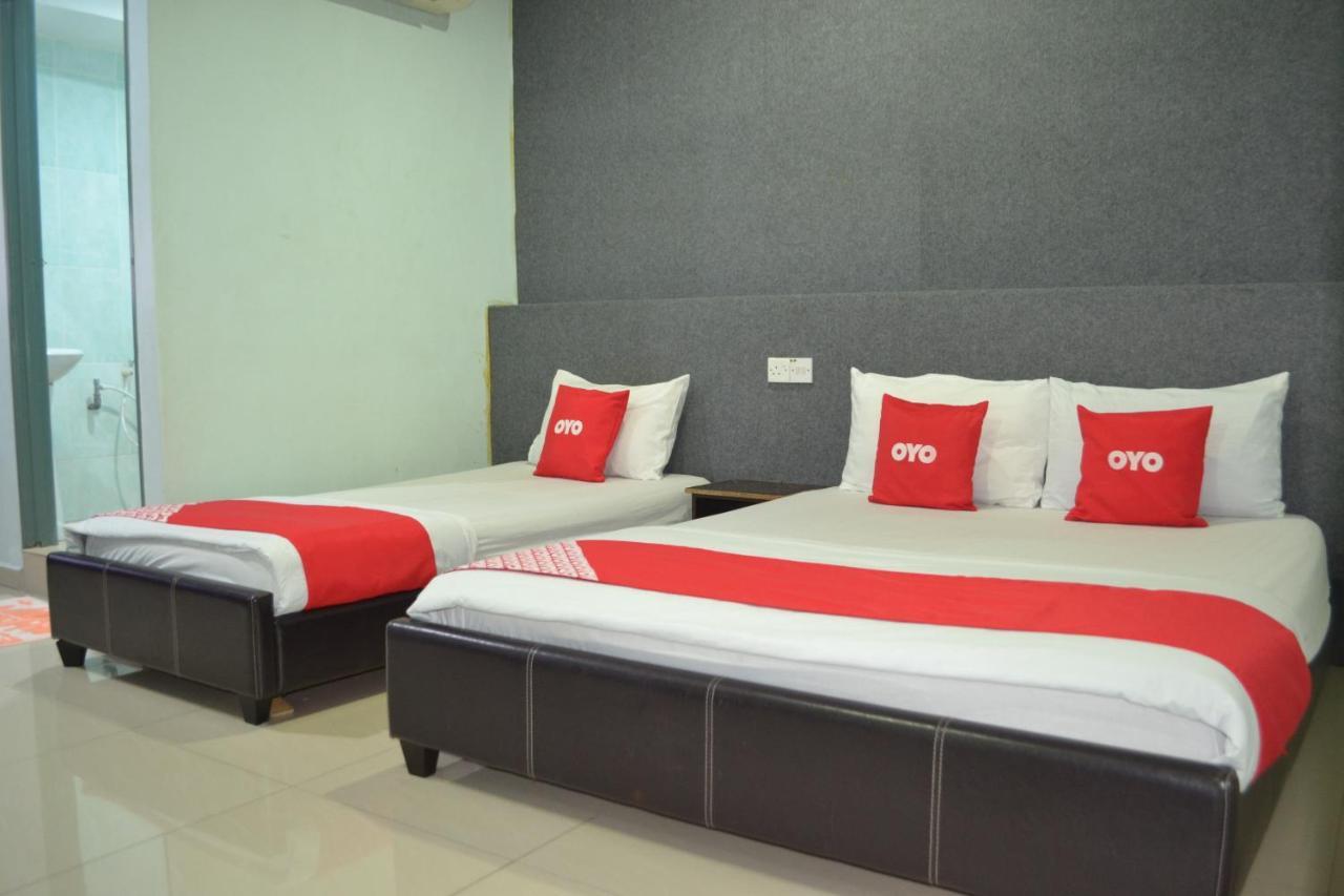 Oyo 89737 Hotel Tishoa Kampong Batu Tiga Экстерьер фото