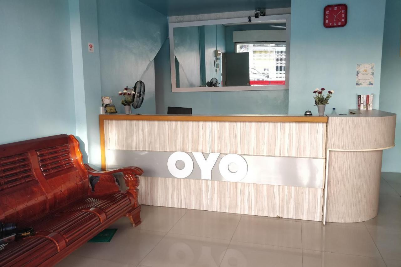 Oyo 89737 Hotel Tishoa Kampong Batu Tiga Экстерьер фото