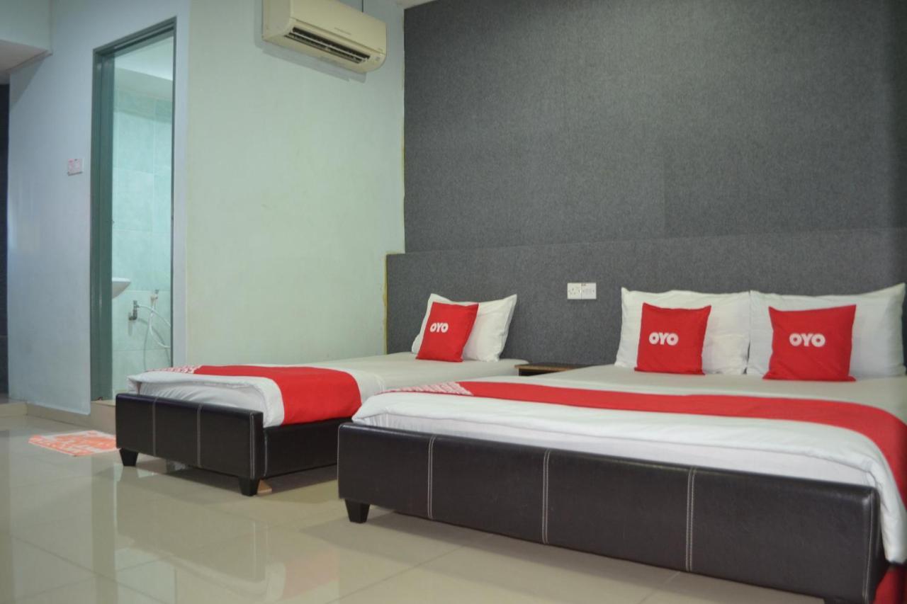 Oyo 89737 Hotel Tishoa Kampong Batu Tiga Экстерьер фото