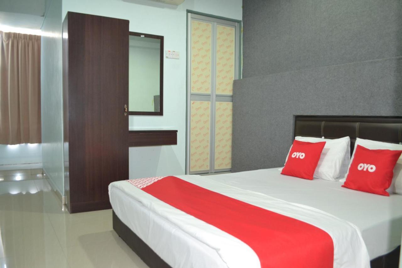 Oyo 89737 Hotel Tishoa Kampong Batu Tiga Экстерьер фото