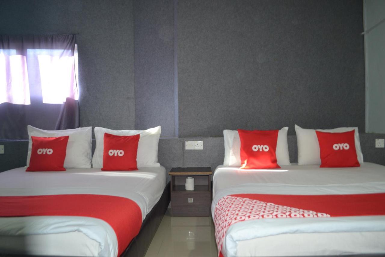 Oyo 89737 Hotel Tishoa Kampong Batu Tiga Экстерьер фото