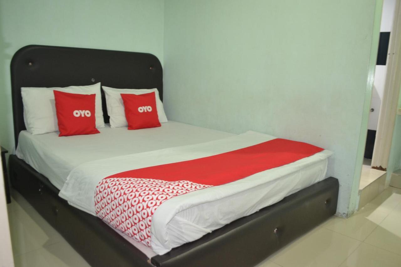 Oyo 89737 Hotel Tishoa Kampong Batu Tiga Экстерьер фото